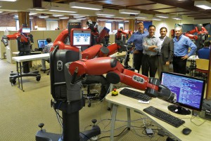 Der kollaborative Roboter Baxter ermöglicht eine natürliche Interaktion zwischen Mensch und Maschine. 