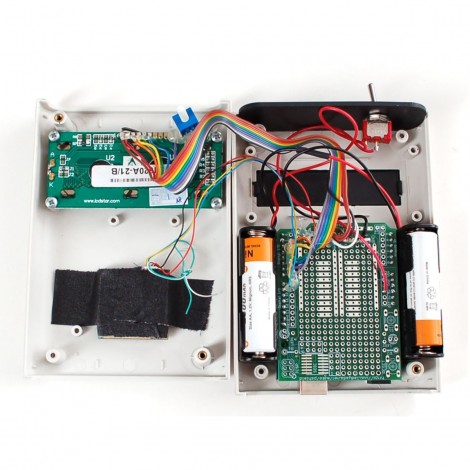 Weißes Kunststoffgehäuse für Schaltungen auf Arduino-Basis
