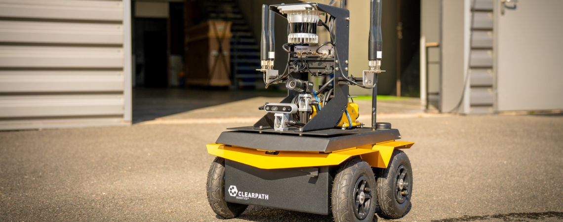 Mobiler Roboter Jackal mit LiDAR Ouster OS0 32 REV 6