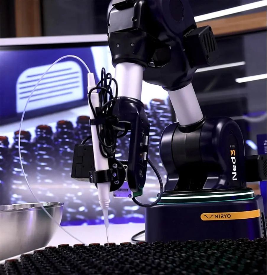 Bras robotique 6 axes Ned3 Pro - Santé & pharmaceutique