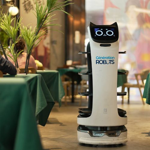 Robot serveur BellaBot dans un restaurant