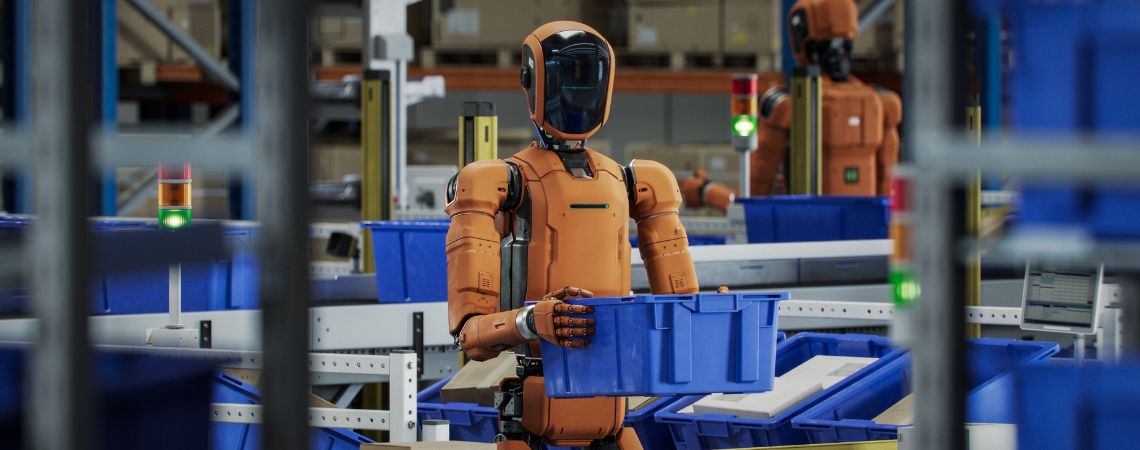 Robot umanoide in una fabbrica