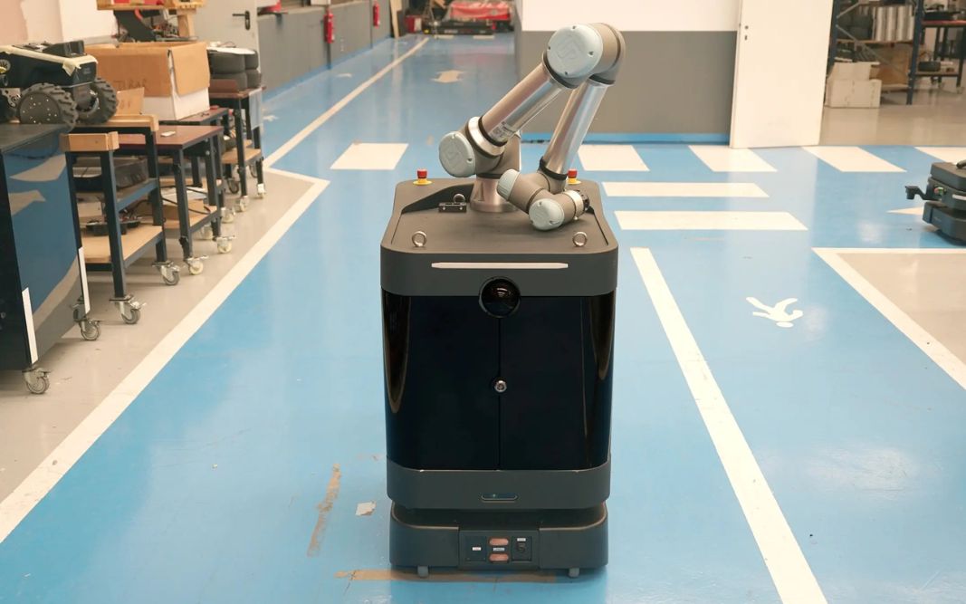 Robot mobile manipolatore RB-THERON+